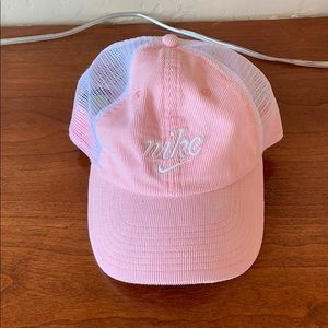 Women’s pink nike baseball cap